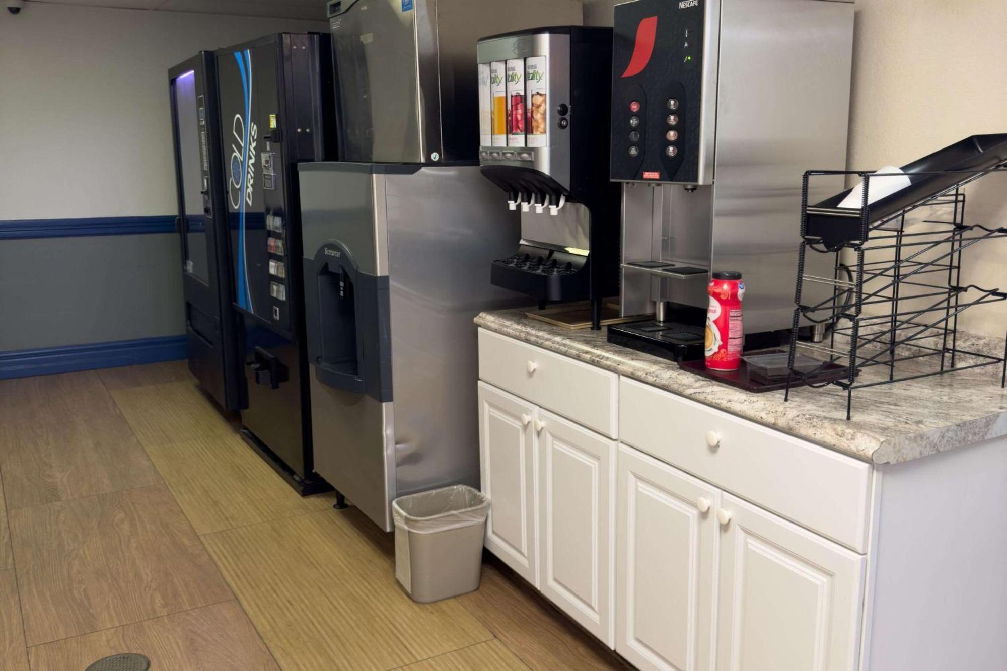 Econo Lodge Waite Park エクステリア 写真